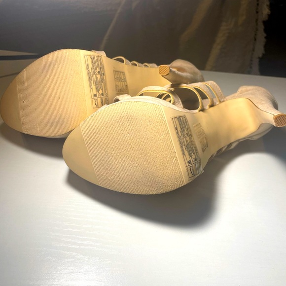HP✨Nude Heels - Picture 6 of 6